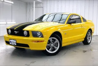 Ford Mustang 2005 GT Deluxe 2dr Fastback