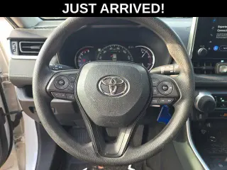 Toyota RAV4 2024 LE 4p SUV