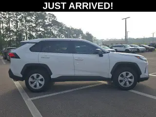 Toyota RAV4 2024 LE 4p SUV