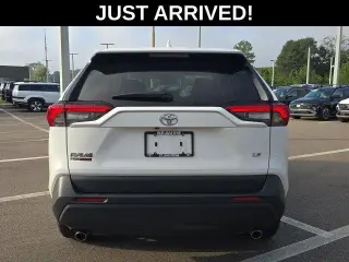 Toyota RAV4 2024 LE 4p SUV