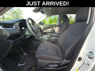 Toyota RAV4 2024 LE 4p SUV