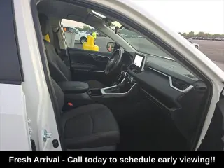 Toyota RAV4 2025 AWD LE 4p SUV