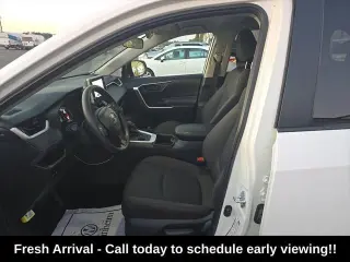Toyota RAV4 2025 AWD LE 4p SUV