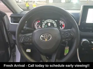 Toyota RAV4 2025 AWD LE 4p SUV