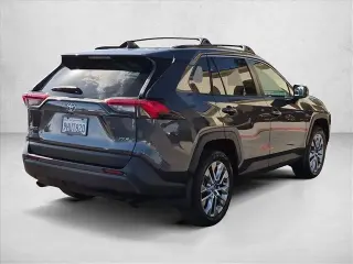 Toyota RAV4 2023 XLE Premium 4dr SUV