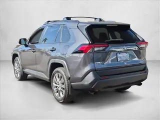 Toyota RAV4 2023 XLE Premium 4dr SUV