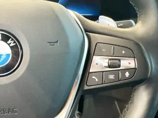 Serie 3 BMW 2024 tracción en las cuatro ruedas 330i xDrive sedán 4 puertas