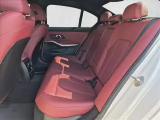 BMW Serie 3 2024 330i 4dr Sedán