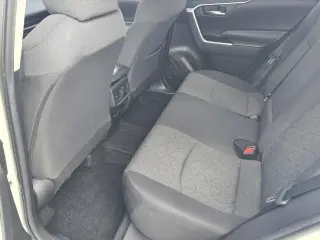 Toyota RAV4 2021 XLE 4p SUV