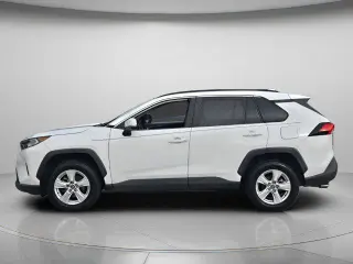 Toyota RAV4 2021 XLE 4p SUV
