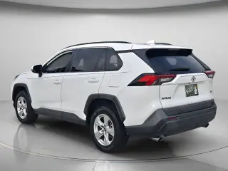 Toyota RAV4 2021 XLE 4p SUV