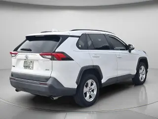 Toyota RAV4 2021 XLE 4p SUV
