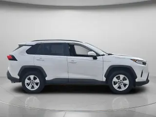 Toyota RAV4 2021 XLE 4p SUV