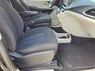 Chrysler Voyager 2023 LX 4dr Mini-Van