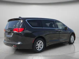 Chrysler Voyager 2023 LX 4dr Mini-Van
