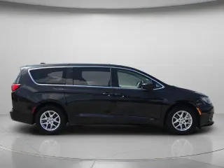 Chrysler Voyager 2023 LX 4dr Mini-Van