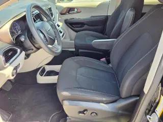 Chrysler Voyager 2023 LX 4dr Mini-Van