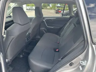 Toyota RAV4 2024 AWD LE 4dr SUV