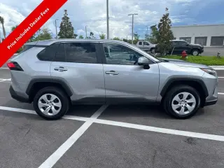 Toyota RAV4 2024 AWD LE 4dr SUV
