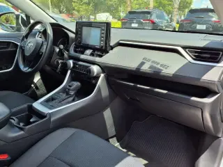 Toyota RAV4 2021 AWD LE 4dr SUV