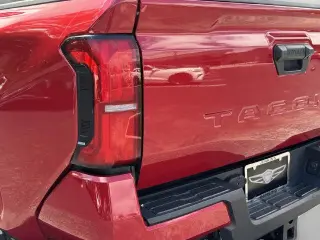 Toyota Tacoma 2024 4x2 SR5 4p Puerta Doble Cab 5.0 ft CB
