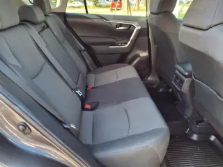Toyota RAV4 2024 XLE 4dr SUV