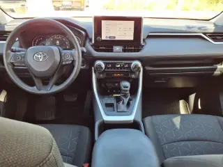 Toyota RAV4 2024 XLE 4dr SUV