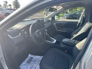 Toyota RAV4 2022 LE 4dr SUV