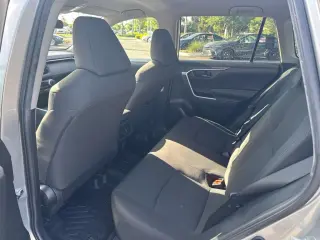 Toyota RAV4 2022 LE 4dr SUV