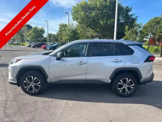Toyota RAV4 2022 LE 4dr SUV