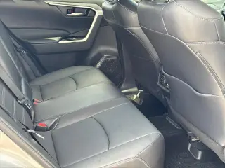 Toyota RAV4 2022 XLE Premium 4dr SUV
