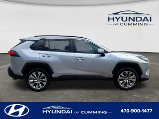 Toyota RAV4 2022 XLE Premium 4dr SUV