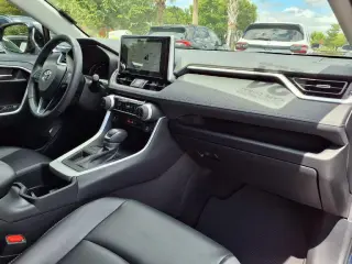 Toyota RAV4 2024 XLE Premium 4dr SUV