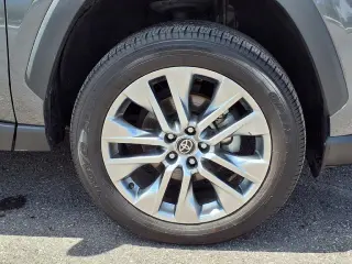Toyota RAV4 2023 XLE Premium 4dr SUV