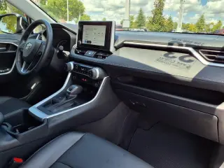 Toyota RAV4 2023 XLE Premium 4dr SUV