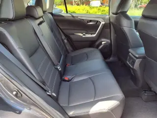 Toyota RAV4 2023 XLE Premium 4dr SUV