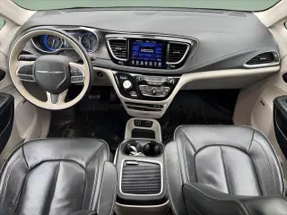 Chrysler Pacifica 2017 Limited 4dr Mini-Van