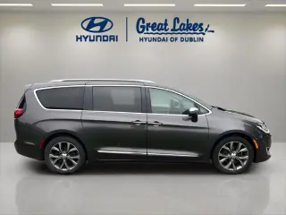 Chrysler Pacifica 2017 Limited 4dr Mini-Van