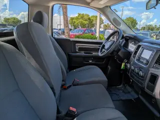 Ram 1500 Clásico 2022 4x2 Tradesman 2p Puerta Regular Cab 8 ft. LB Pickup