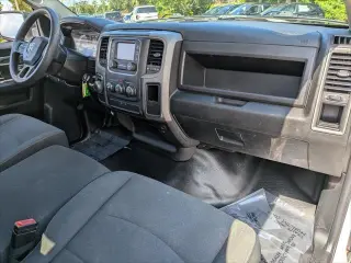 Ram 1500 Clásico 2022 4x2 Tradesman 2p Puerta Regular Cab 8 ft. LB Pickup