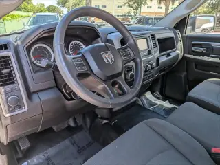 Ram 1500 Clásico 2022 4x2 Tradesman 2p Puerta Regular Cab 8 ft. LB Pickup