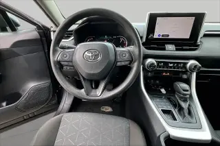 Toyota RAV4 2025 4x4 XLE 4p SUV