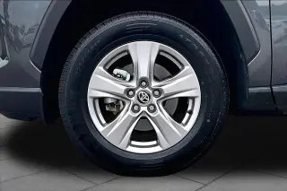 Toyota RAV4 2025 4x4 XLE 4p SUV
