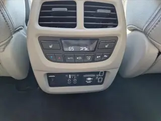 Honda Pilot 2020 AWD Touring SUV de 4 puertas con asientos traseros de mando