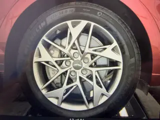 Genesis GV70 2025 AWD 2.5T Estándar 4p SUV