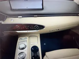 Genesis GV70 2025 AWD 2.5T Estándar 4p SUV