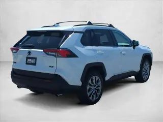 Toyota RAV4 2023 XLE Premium 4dr SUV
