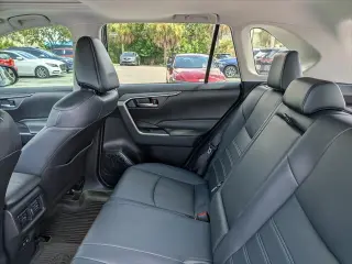 Toyota RAV4 2020 XLE Premium 4p SUV