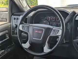 GMC Sierra 2500HD 2017 4x4 SLT 4dr Double Cab LB