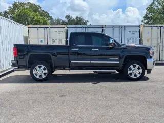 GMC Sierra 2500HD 2017 4x4 SLT 4dr Double Cab LB